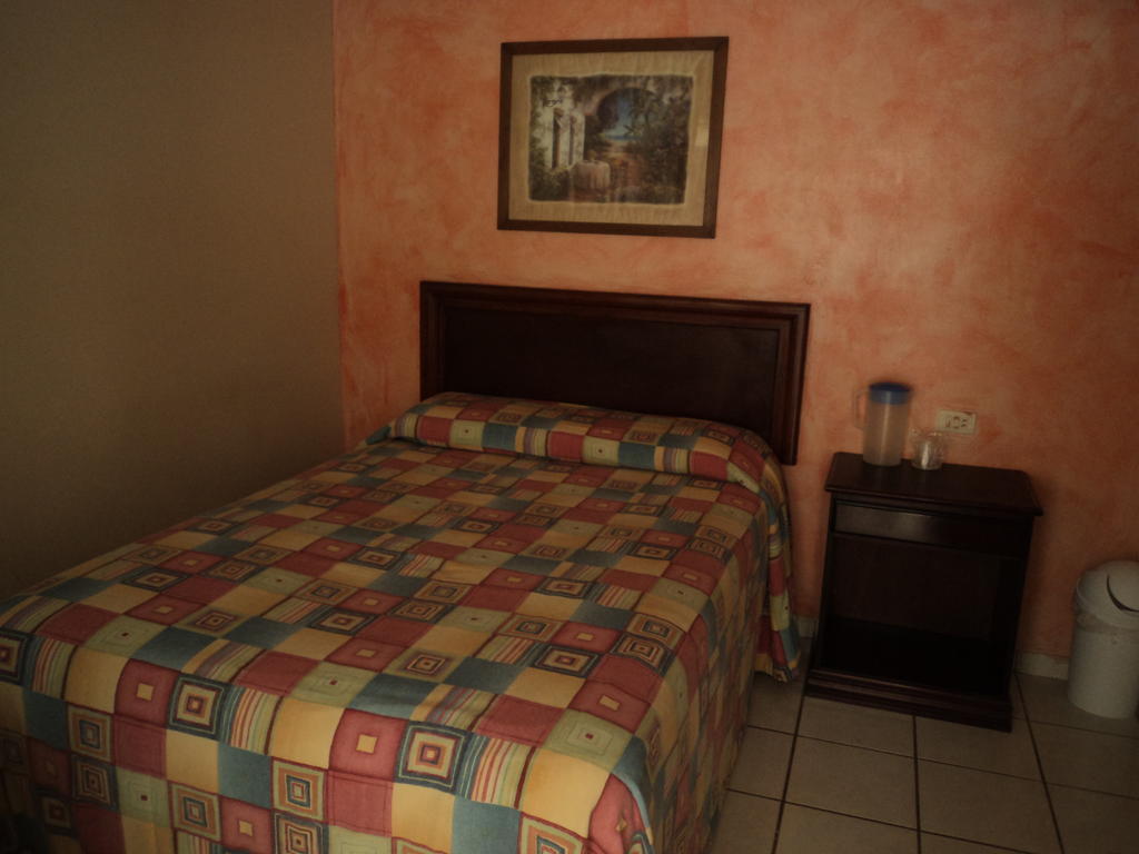 Hotel California نافوجوا الغرفة الصورة